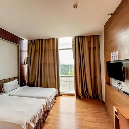 Courtyard Hotel 1Borneo Kota Kinabalu Bagian luar foto