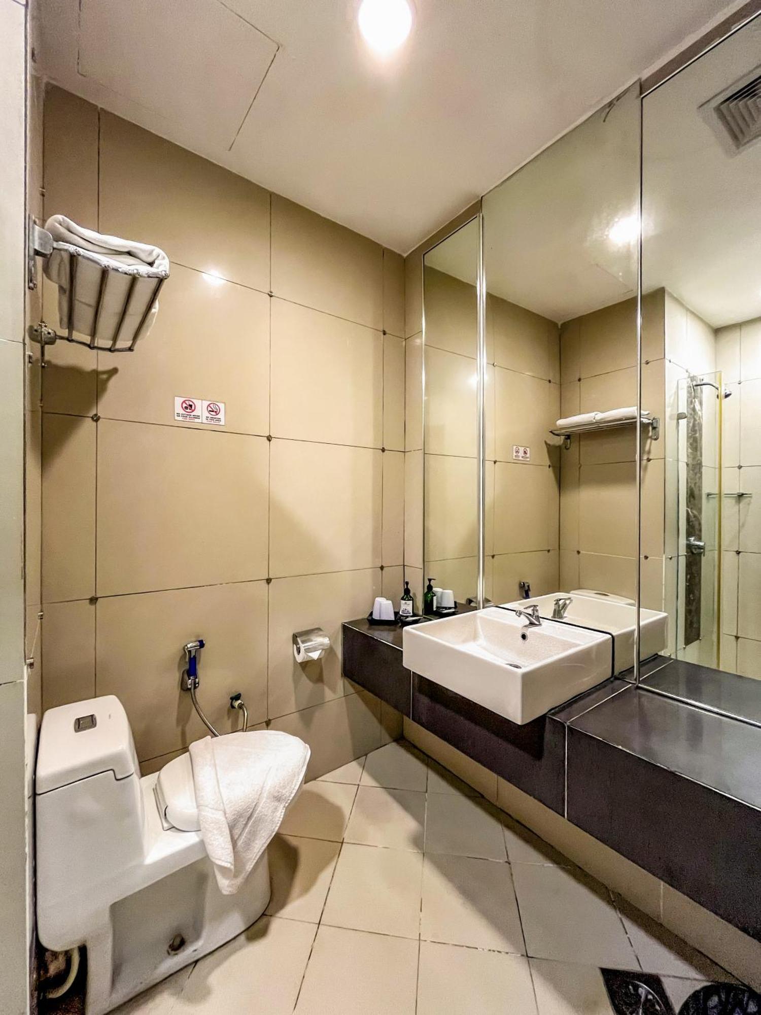 Courtyard Hotel 1Borneo Kota Kinabalu Bagian luar foto