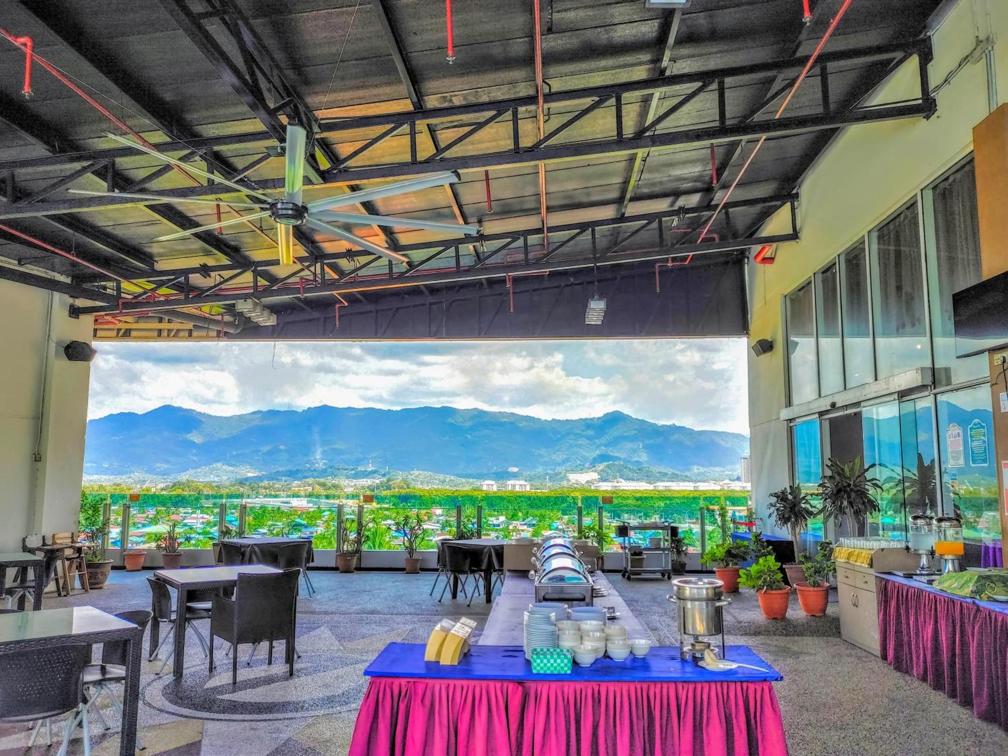 Courtyard Hotel 1Borneo Kota Kinabalu Bagian luar foto